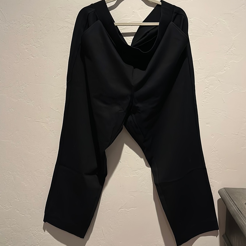 PRICE DROP! NWT Torrid Pull-on Studio Luxe Ponte High Rise Pants size 3R